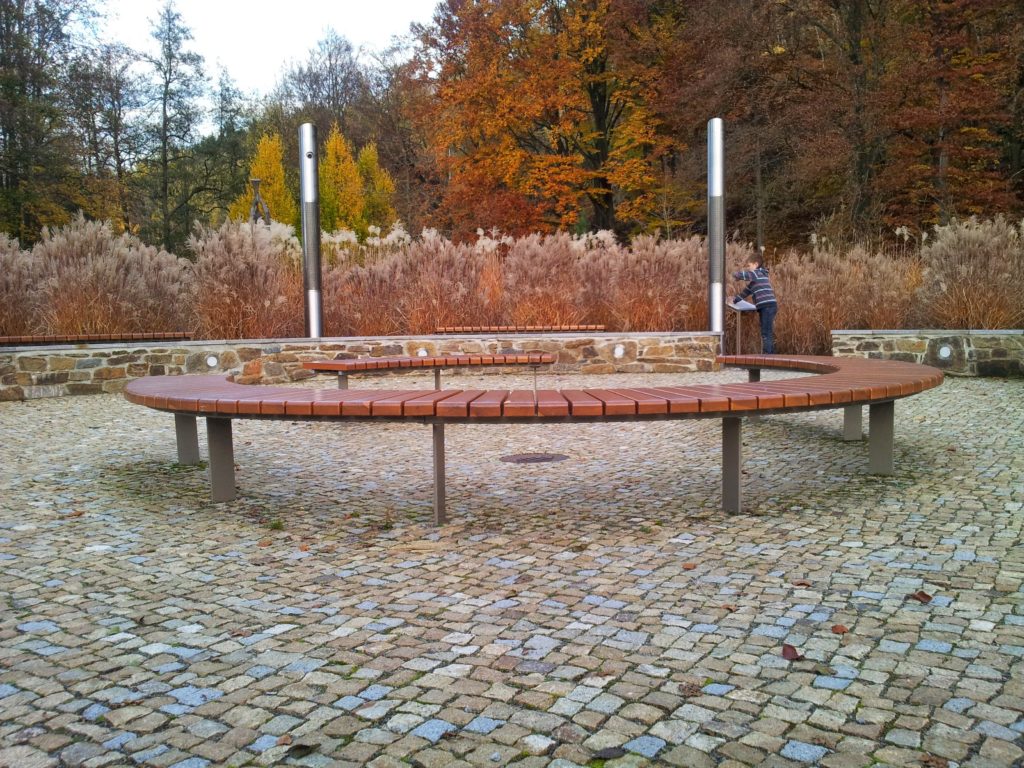 Klanginsel im Kurpark in Thermalbad Wiesenbad