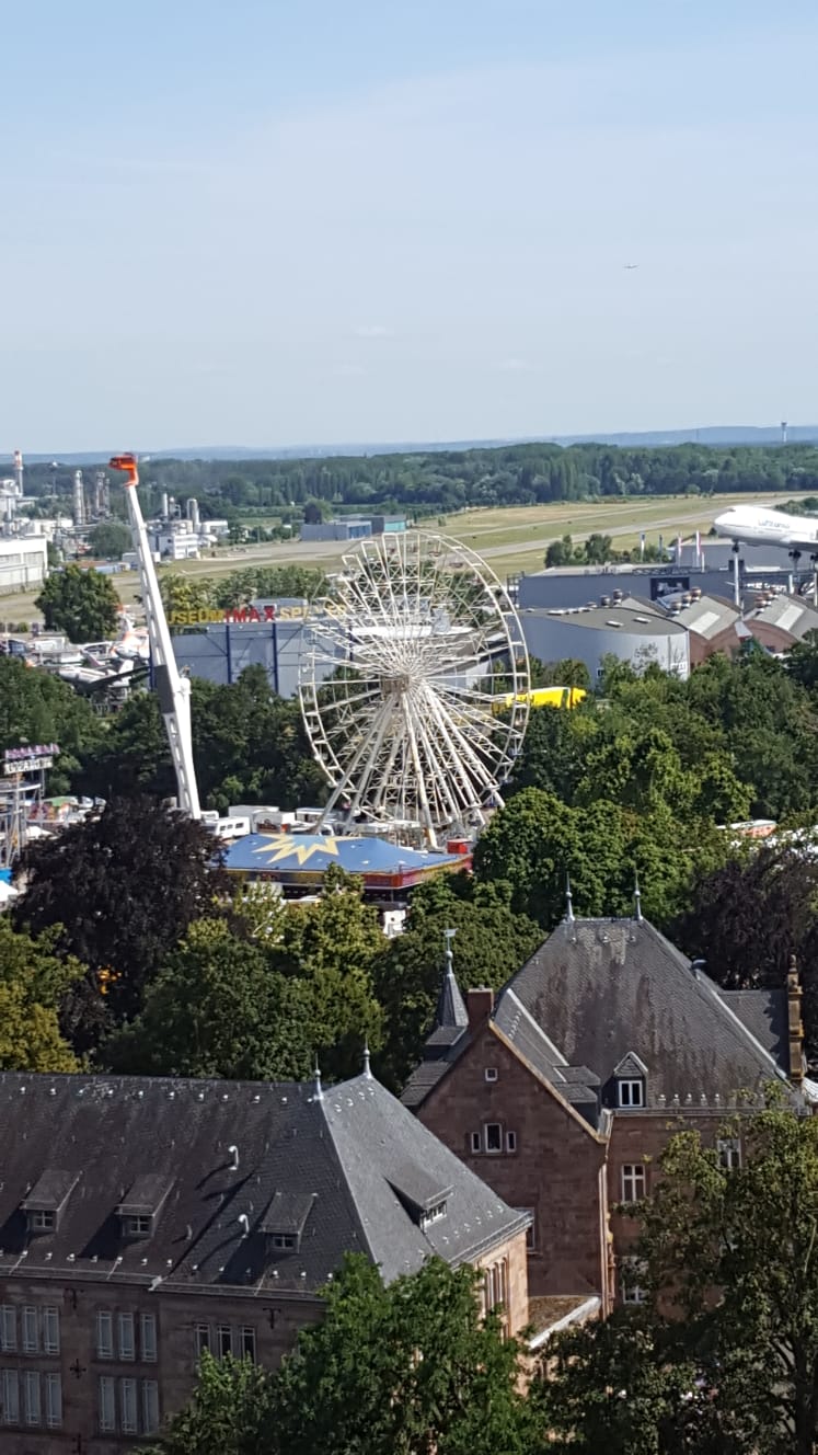 Das Brezelfest ist für die Pfälzer so wichtig, wie für uns die Annaberger Kät oder wie für die Bayern das Oktoberfest.
