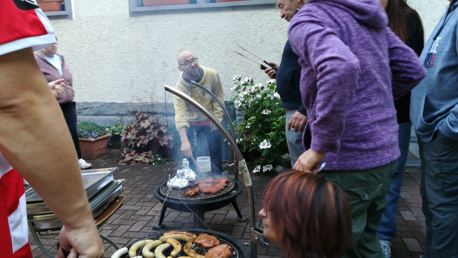 Jetzt steigt noch unsere Grillparty. Gestern mussten noch die Zutaten für die Mixgetränke herangeholt werden und heute wird gefeiert und da gibt es ja viele Anlässe. Fine hat wie jedes Jahr Geburtstag und da fordert sie eine Feier.