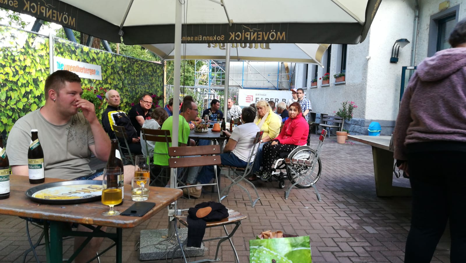 Jetzt steigt noch unsere Grillparty. Gestern mussten noch die Zutaten für die Mixgetränke herangeholt werden und heute wird gefeiert und da gibt es ja viele Anlässe. Fine hat wie jedes Jahr Geburtstag und da fordert sie eine Feier.