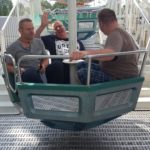 Nach dem Mittag wurde es wettertechnisch freundlicher und so haben wir uns auf das Brezelfest gewagt. Los ging es mit dem Wildwasserkanal, dann kam das Riesenrad ,der Autoscooter und die Losbuden mussten Gewinne hergeben.