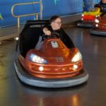 Nach dem Mittag wurde es wettertechnisch freundlicher und so haben wir uns auf das Brezelfest gewagt. Los ging es mit dem Wildwasserkanal, dann kam das Riesenrad ,der Autoscooter und die Losbuden mussten Gewinne hergeben.