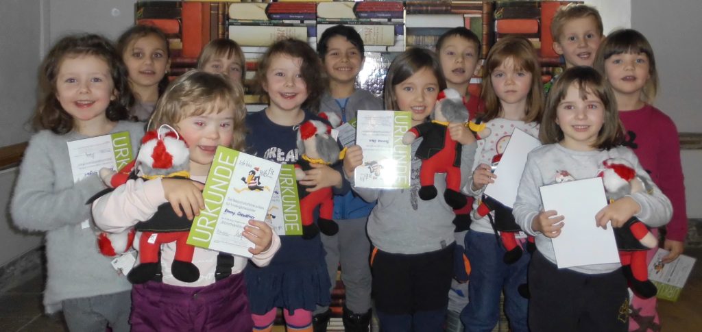 Wir sind " Bib Fit"! - Unter diesem Motto waren unsere Vorschulkinder der Kita " Flachsröste" zu Besuch in der Bücherei Marienberg.