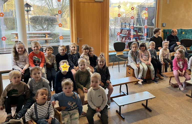 Fröhliche Osterstimmung am Gründonnerstag im Sonnenschein