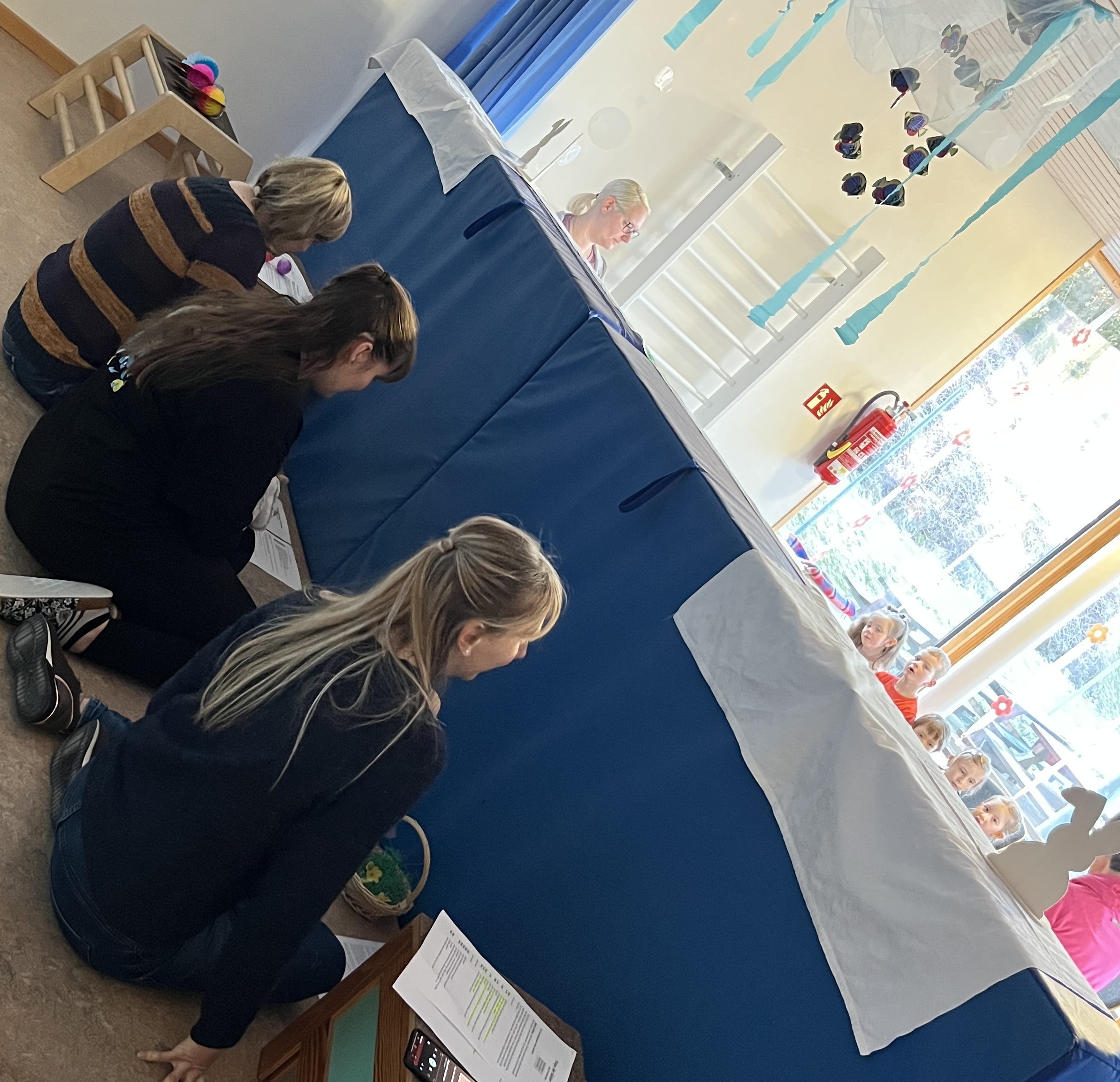 Fröhliche Osterstimmung am Gründonnerstag im Sonnenschein