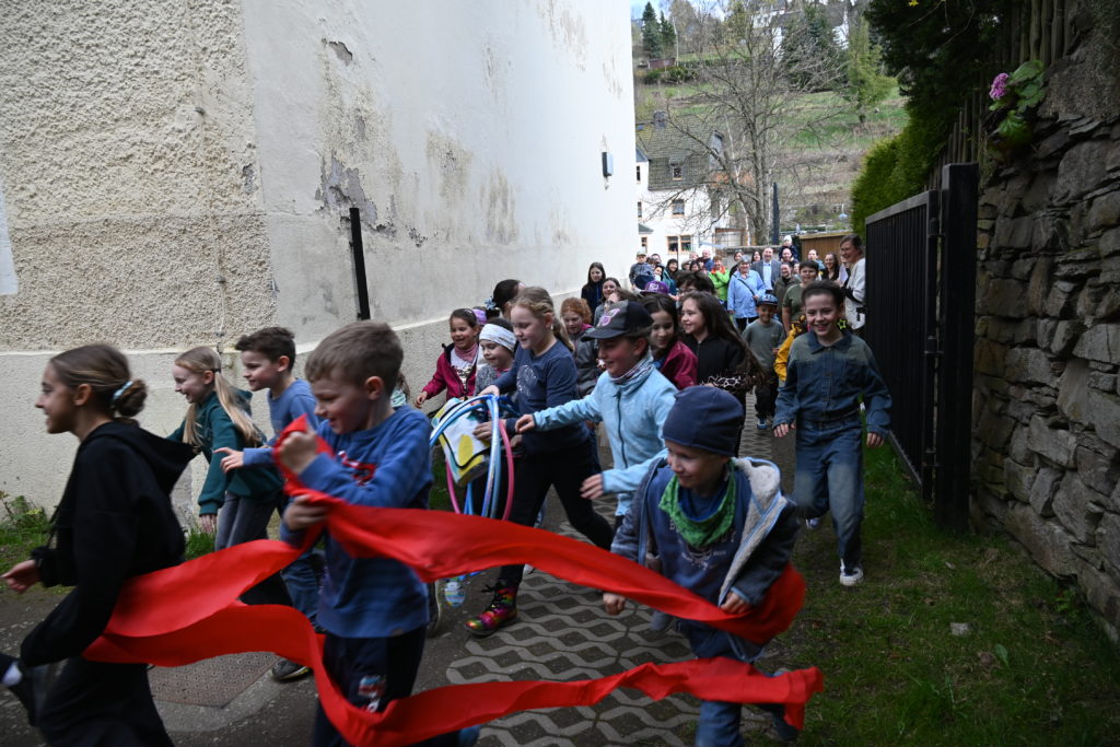 Einweihung des Spielhangs des Hort Kids Länd Pobershau