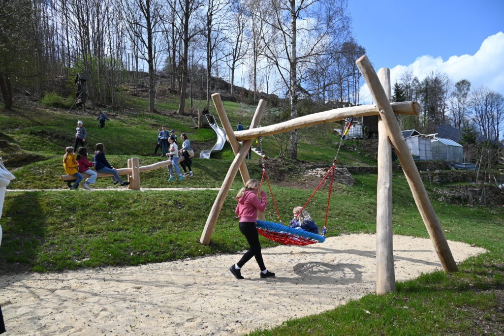 Einweihung des Spielhangs des Hort Kids Länd Pobershau