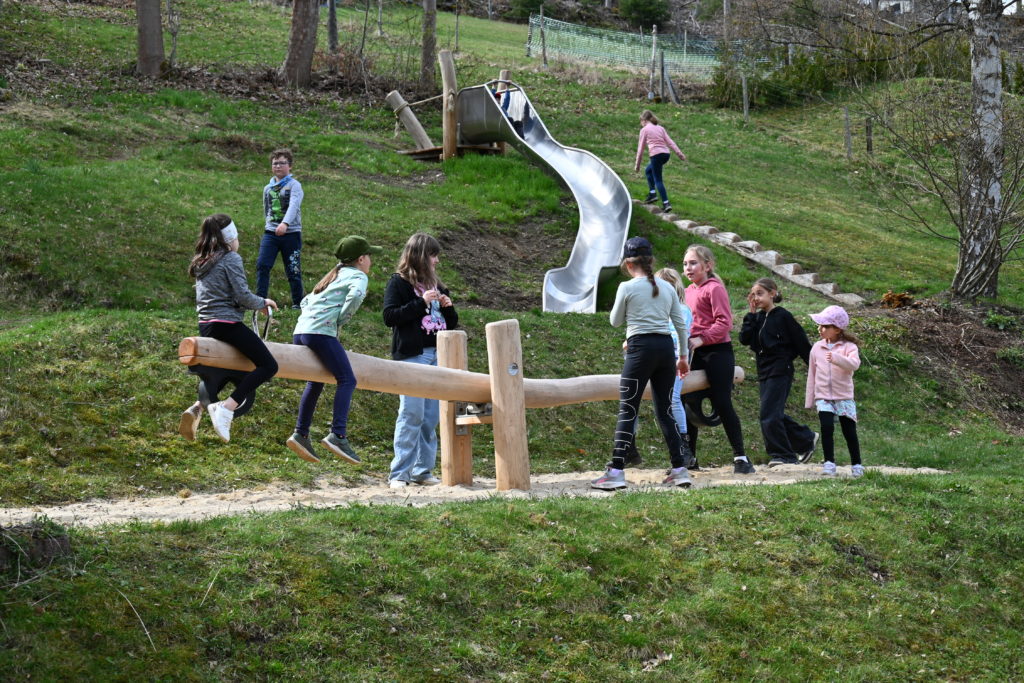 Einweihung des Spielhangs des Hort Kids Länd Pobershau