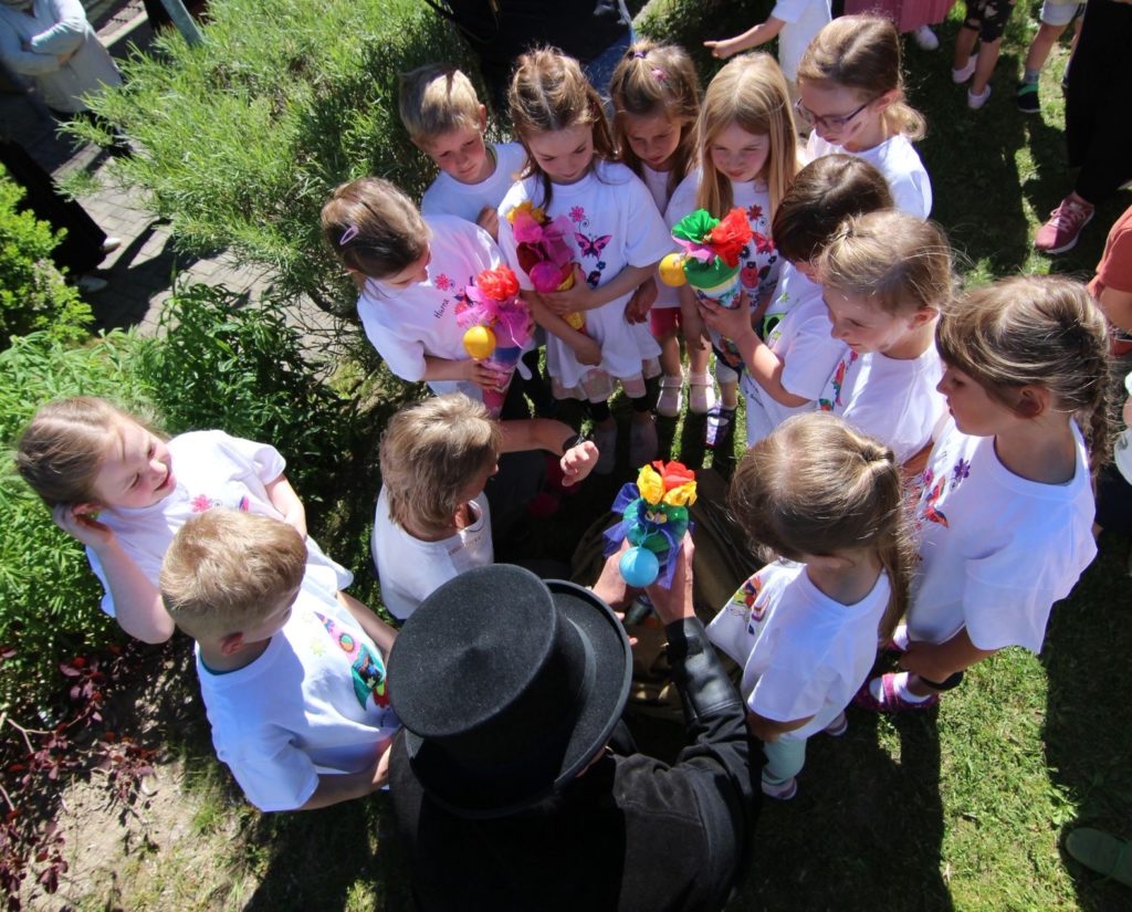 Unsere Vorschulkinder feierten ihr Zuckertütenfest und
verabschiedeten sich von ihrer Kindergartenzeit.