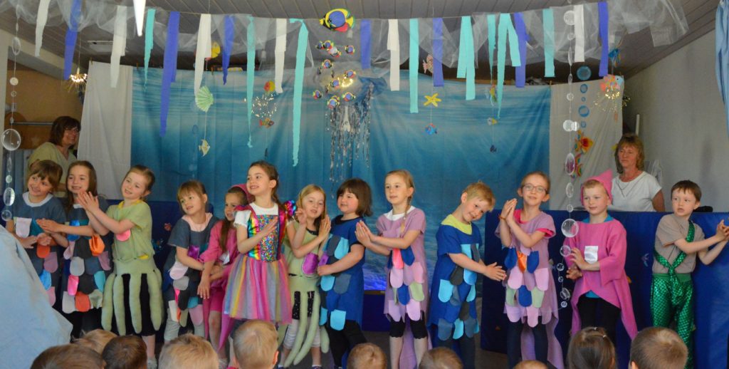 Unsere Vorschulkinder feierten ihr Zuckertütenfest und
verabschiedeten sich von ihrer Kindergartenzeit.