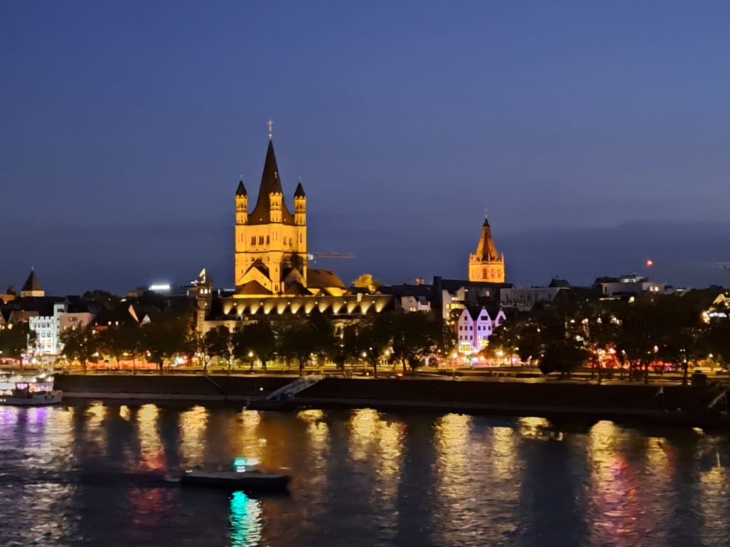 Musical Dome „Moulin Rouge“ - Ein tolles Ambiente in diesem einzigartigen Gebäude.