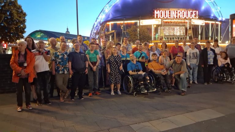 Musical Dome „Moulin Rouge“ - Ein tolles Ambiente in diesem einzigartigen Gebäude.