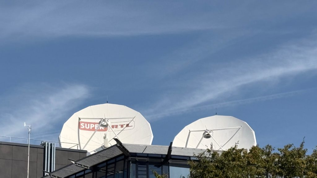 Heute am 10.07.2026 hatte Simone mal wieder eine Veranstaltung gebucht. MMC Studios Köln war ausgemacht.